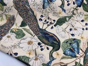 Gobelin - med smukke påfugle og detaljerede blomster